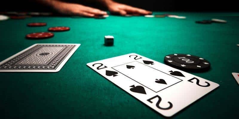 Đề phòng đối thủ trong khi chơi để không mắc bẫy Đề phòng đối thủ trong khi chơi để không mắc bẫy